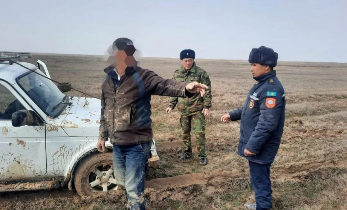 Увязшие в грязи: нелепое исчезновение целой семьи в Атырауской области