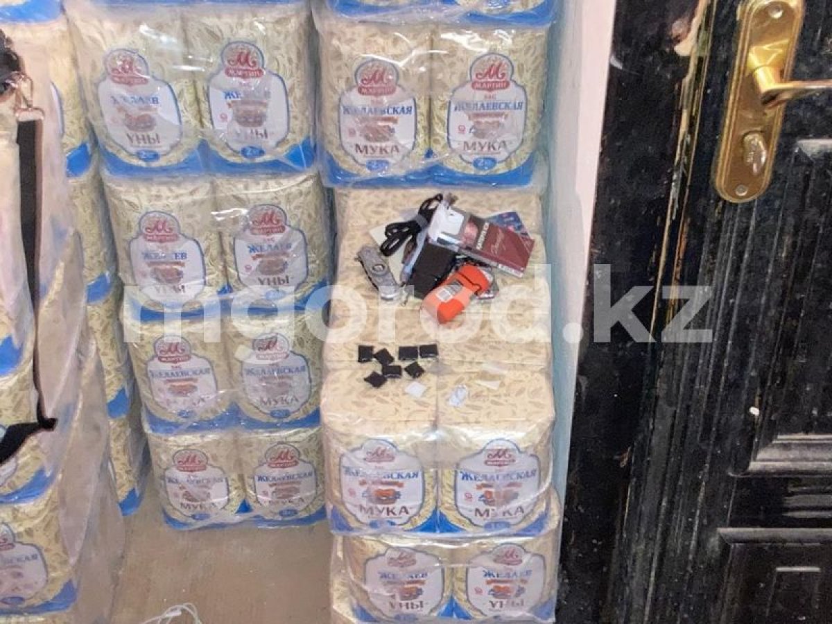 В ЗКО наркотики нашли в подсобке продуктового магазина