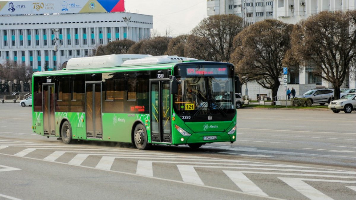 В Алматы 17 апреля изменится работа общественного транспорта