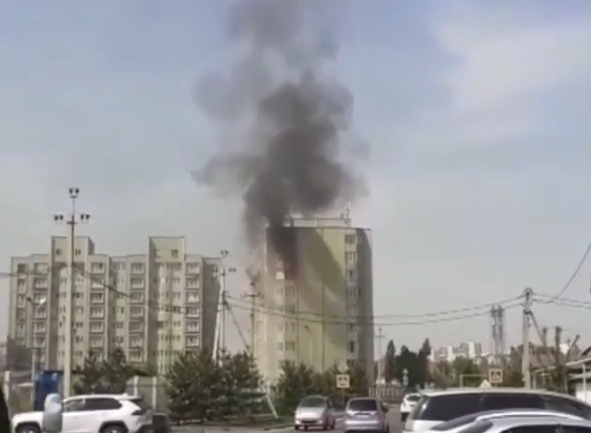 При пожаре в жилом доме спасли семь человек в Алматы