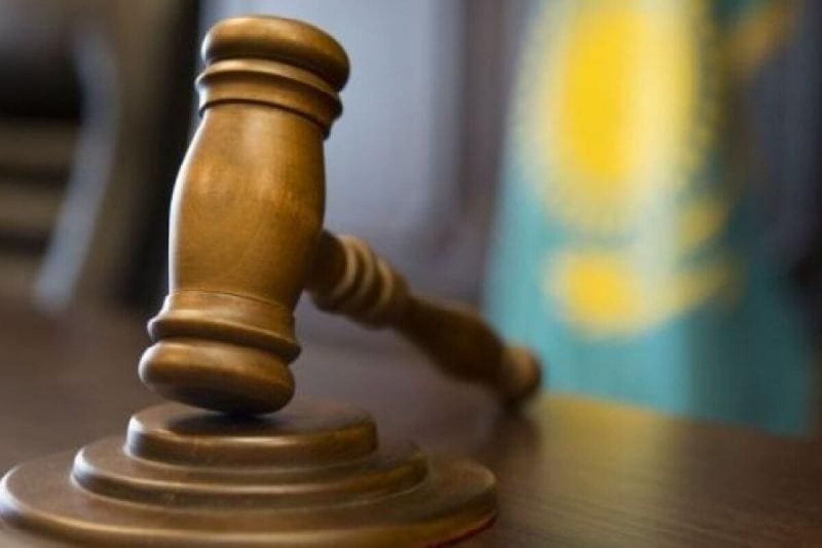 На три года посадили экс-замруководителя отдела миграционной полиции Павлодара за взятку