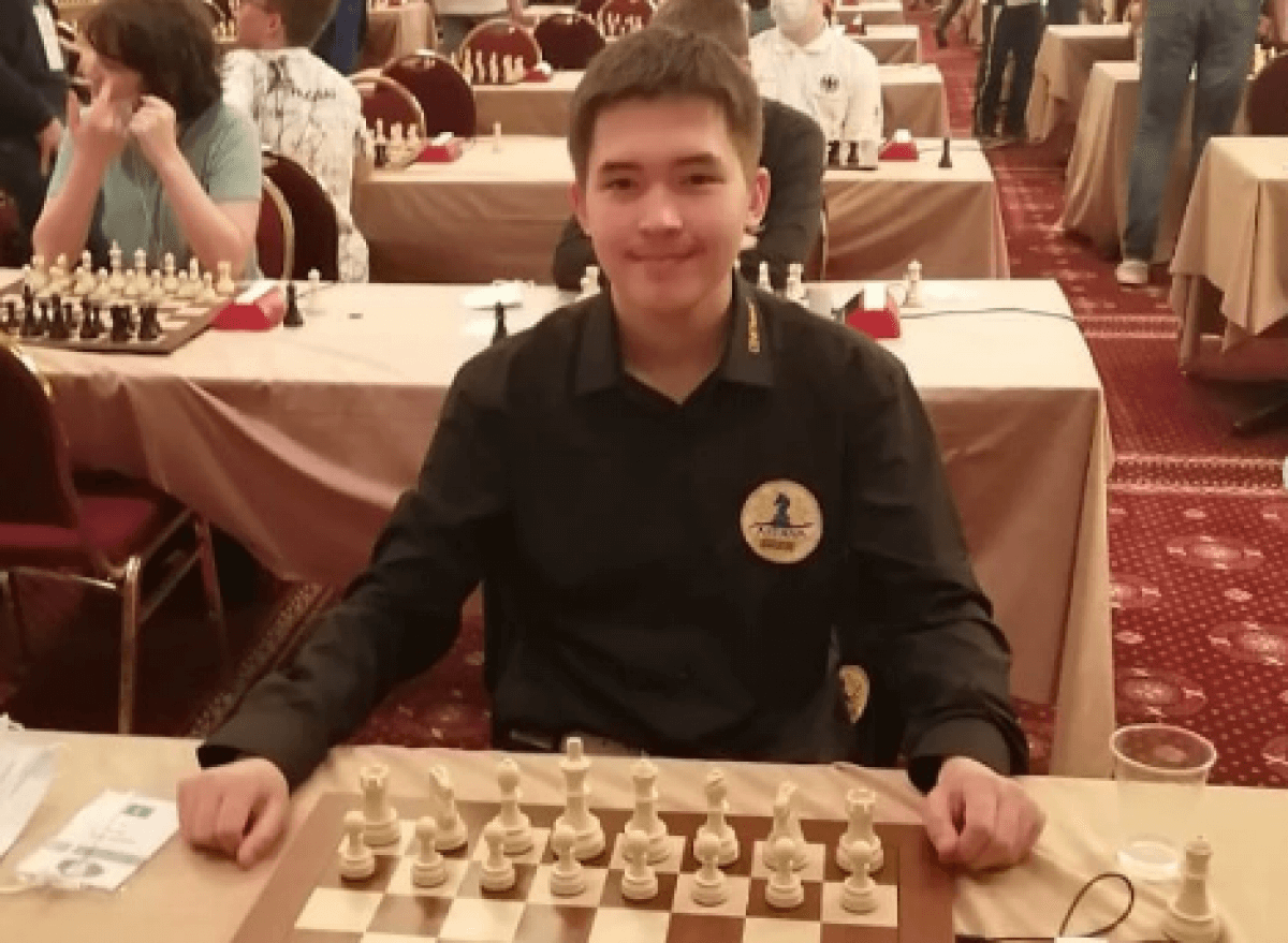 17-летний казахстанец стал чемпионом мира по быстрым шахматам