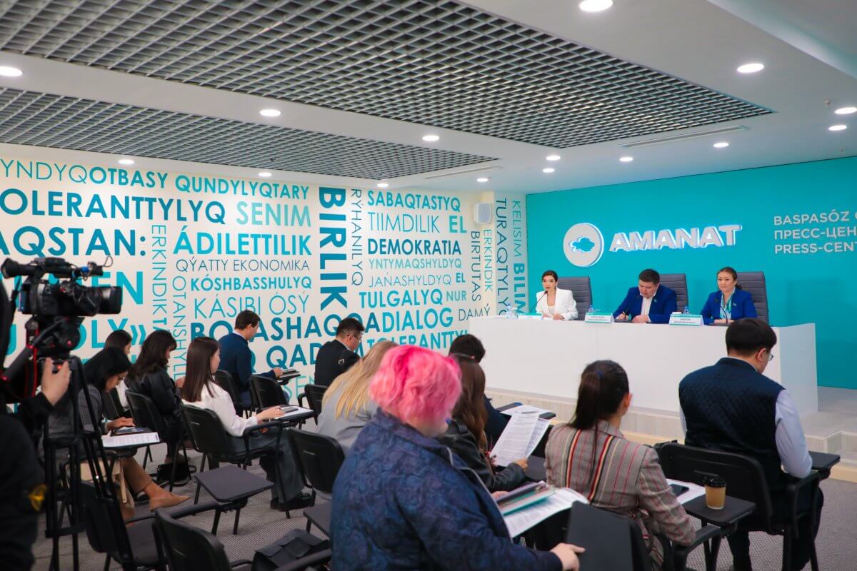 "Бюджетные средства должны быть направлены на решение системных вопросов детей, а не проведение разовых конкурсов" - члены фракции AMANAT