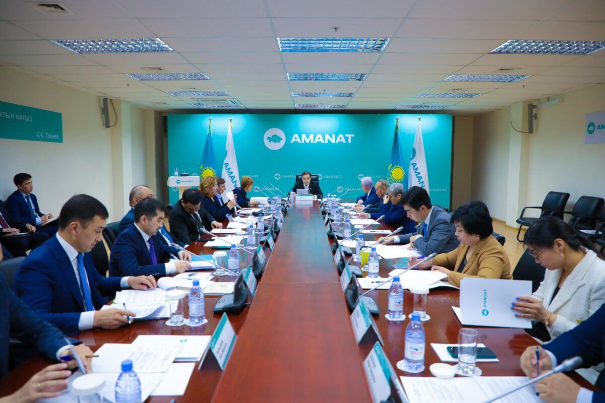 О развитии инфраструктуры для людей со специальными потребностями говорили на заседании Комитета партийного контроля AMANAT