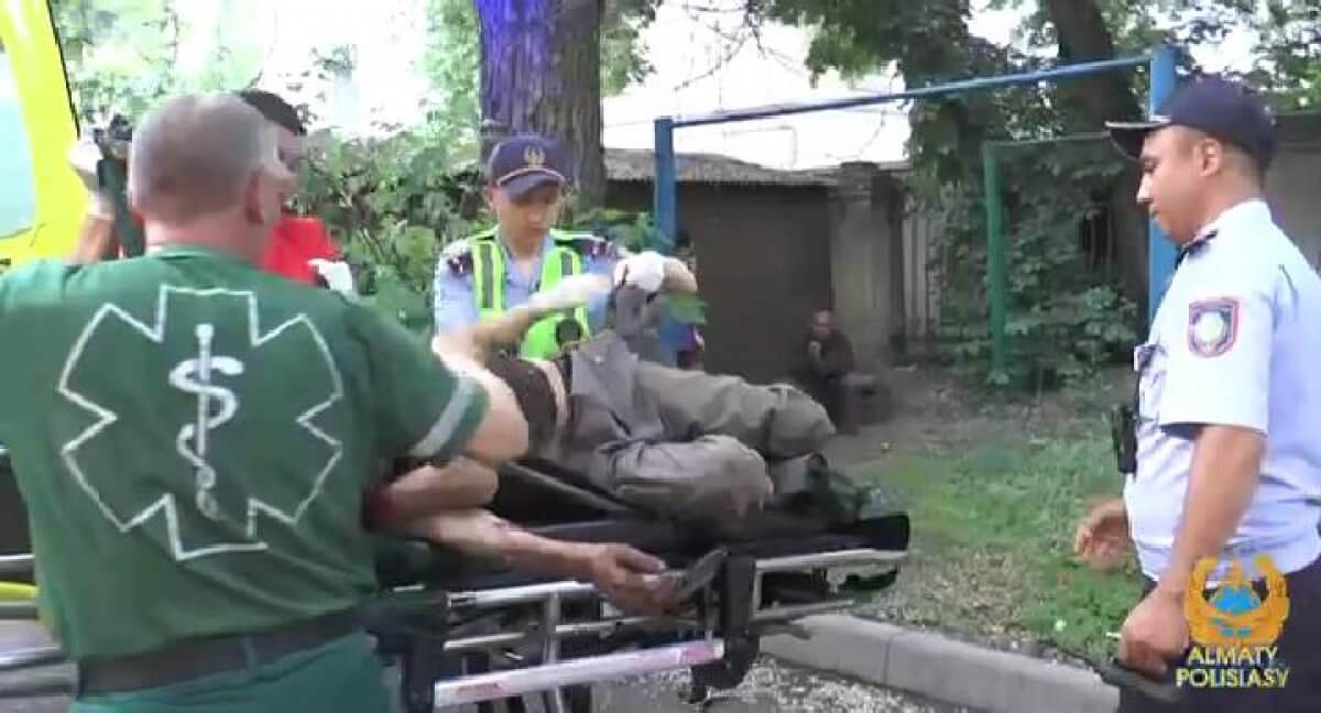 Двое бомжей подрались на почве ревности в Алматы