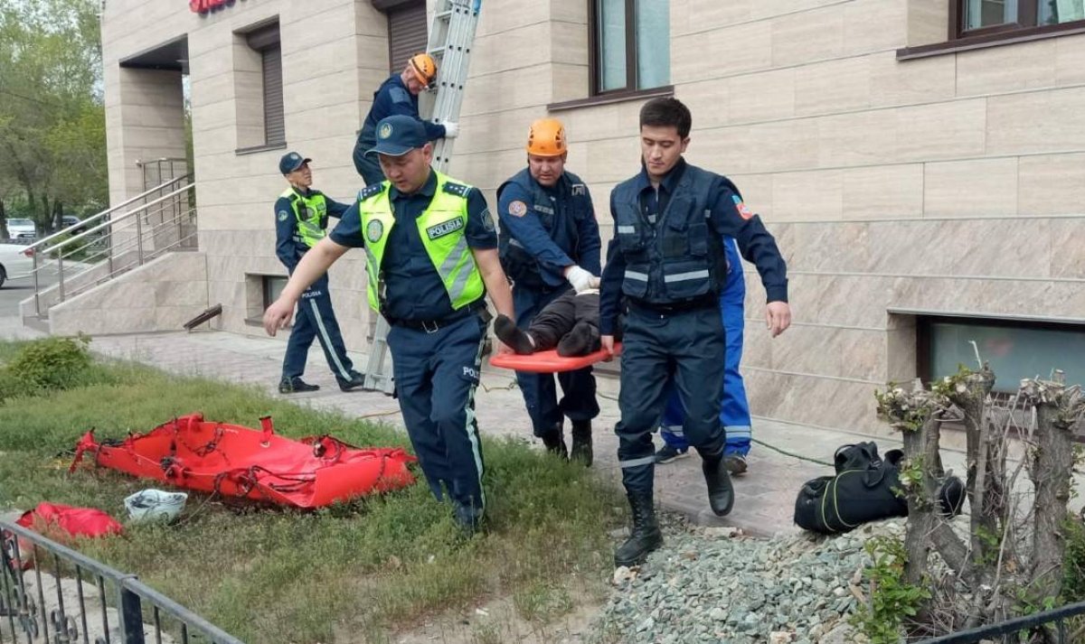 Женщина выпала из окна девятого этажа в Павлодаре