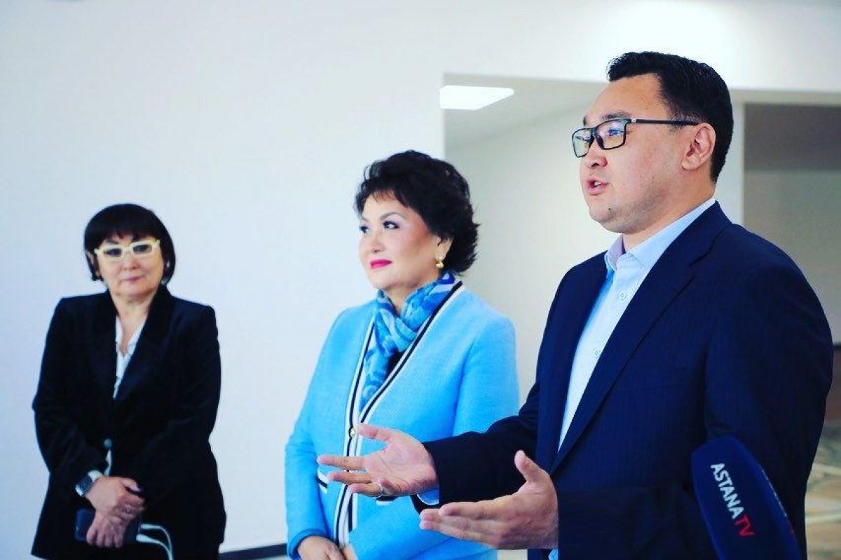 Секретарь партии AMANAT встретился с творческим коллективом столичного театра