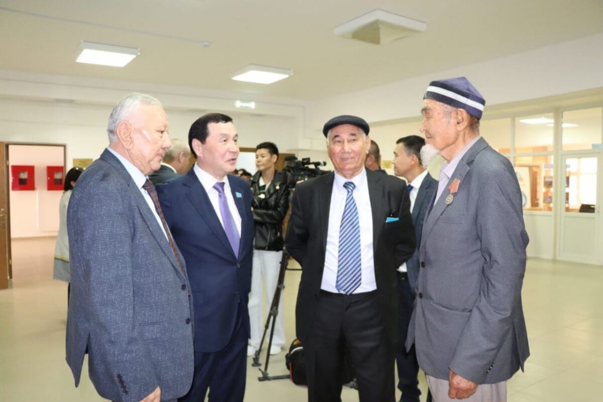 На встречах с депутатами Мажилиса от AMANAT граждане поддерживают проведение всенародного референдума