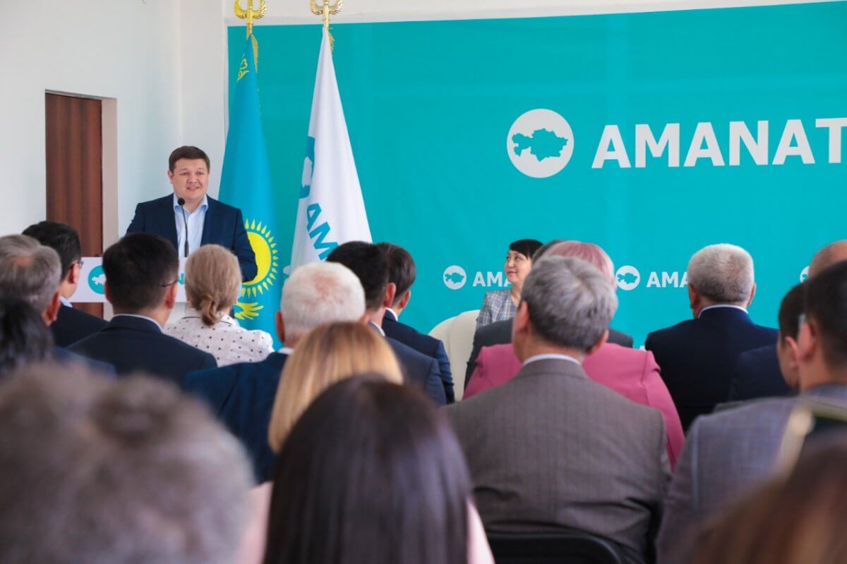 Партия AMANAT в поддержку референдума проводит встречи с общественностью города Қонаева