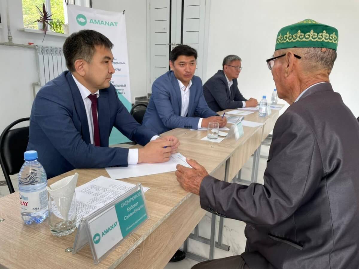 Мобильные общественные приемные партии AMANAT выехали в Жамбылскую и Актюбинскую области