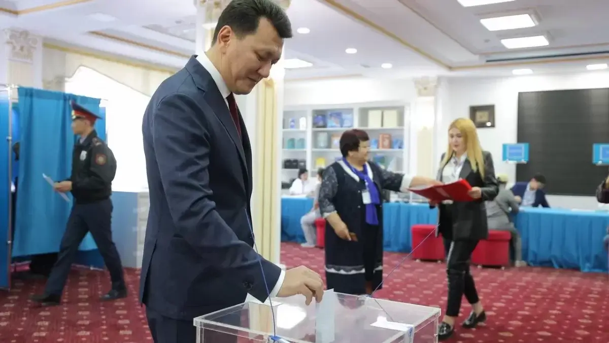 Ерлан Карин проголосовал на референдуме