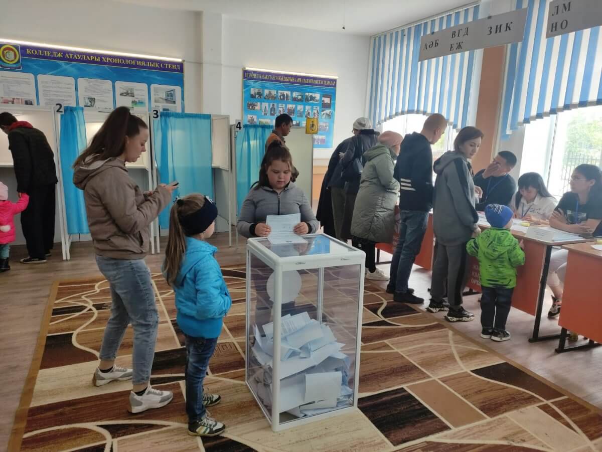 Дождливая погода не помешала павлодарцам голосовать на референдуме