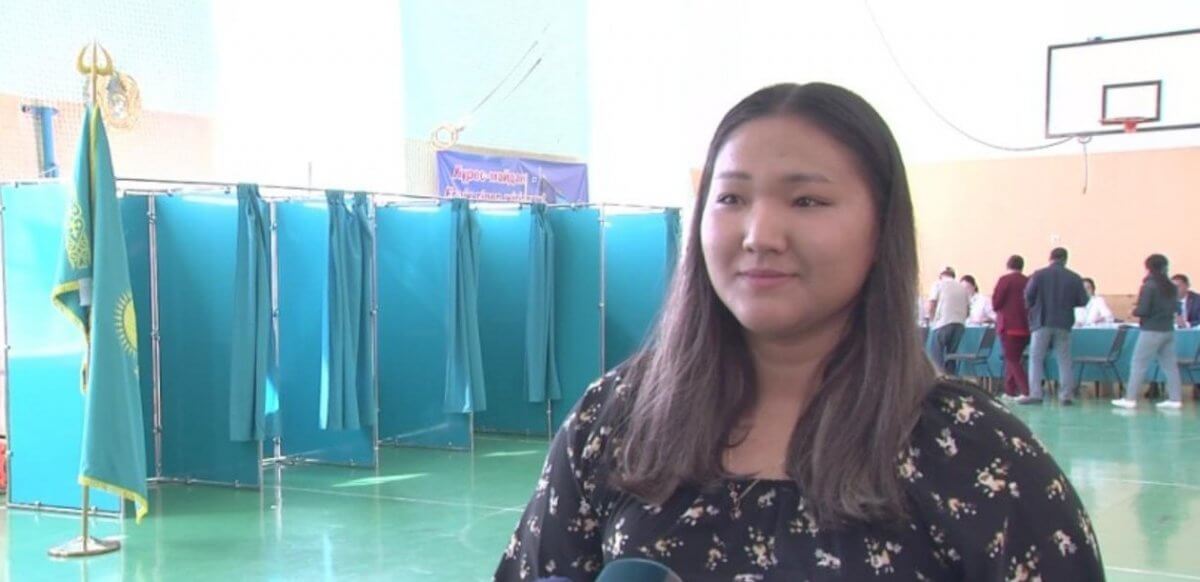 Астанчанка отпраздновала совершеннолетие, впервые проголосовав на референдуме