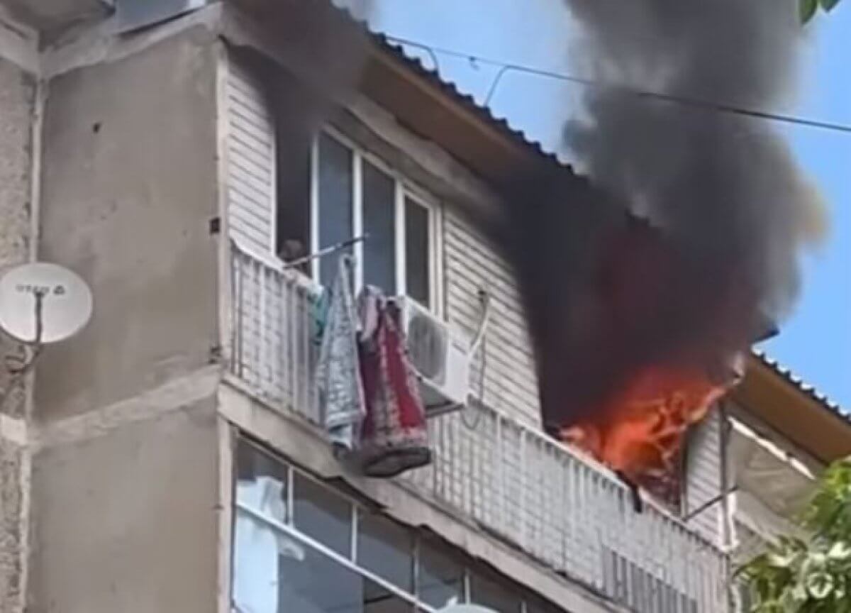 Восьмилетний мальчик погиб, прыгнув с пятого этажа в Кентау