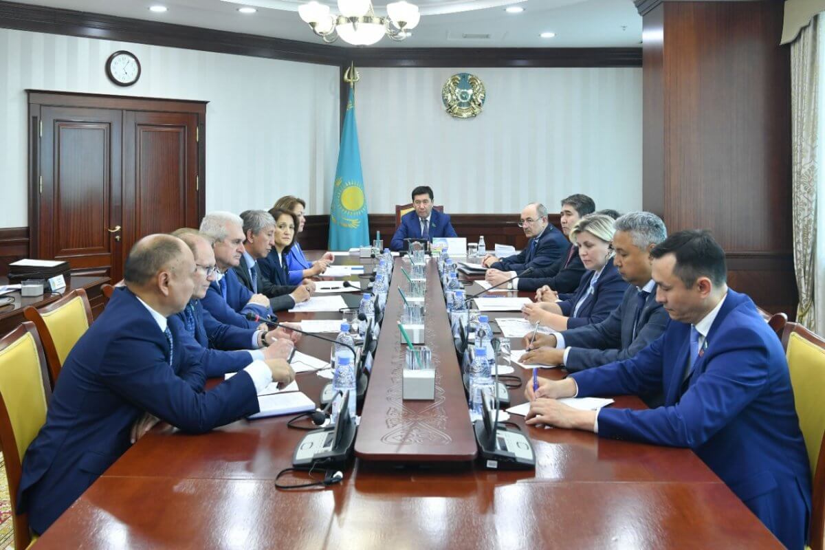 При Мажилисе заработает Общественная палата