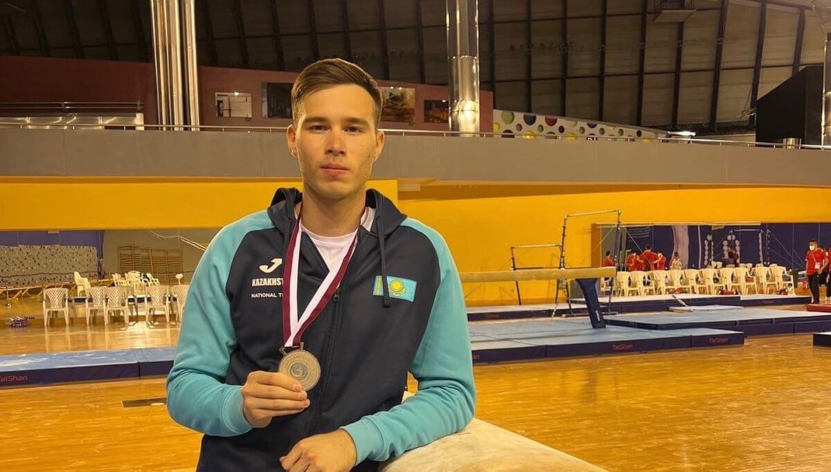 Нариман Курбанов завоевал серебряную медаль на чемпионате Азии по спортивной гимнастике