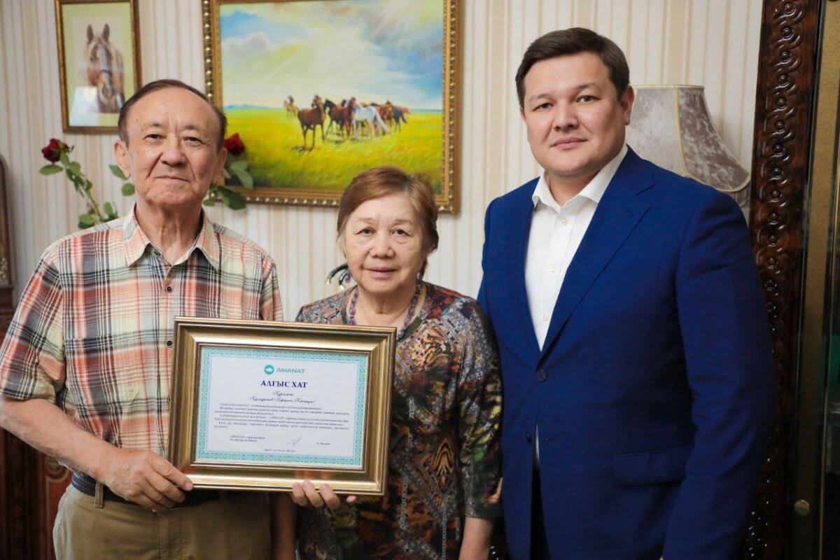 Асхат Оралов поздравил медиков с профессиональным праздником