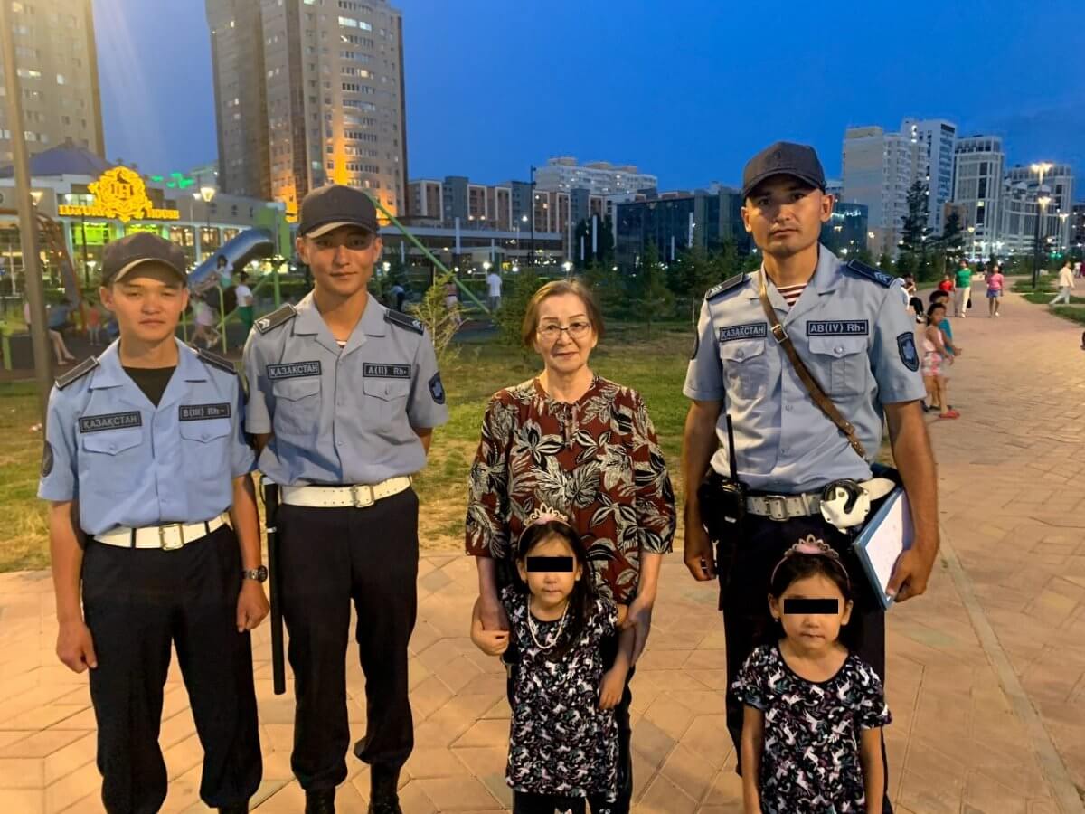 Гвардейцы нашли потерявшихся двойняшек в Нур-Султане