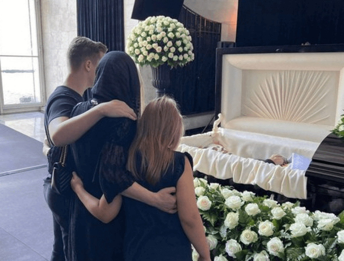 Папы поменялись дочками. Похороны Юры Шатунова 2022. Жена Юрия Шатунова 2022.
