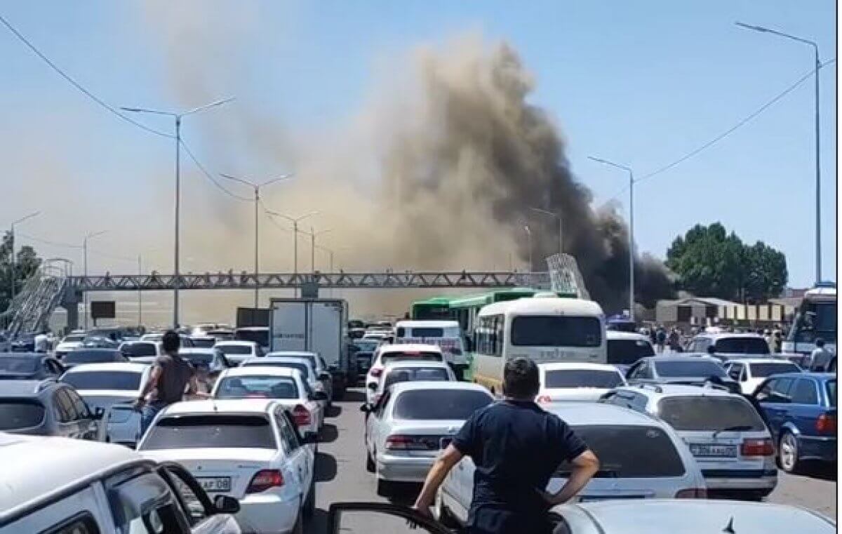 На рынке “Алтын орда” в Алматы произошел пожар