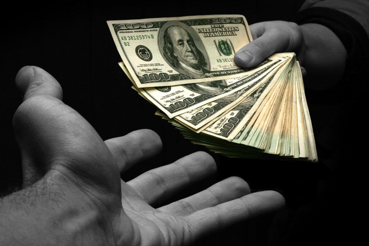 В Кокшетау полицейские обещали закрыть дело за 50 тысяч долларов