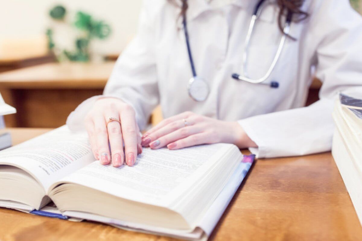 Медикам со слабым знанием языков упростят отбор на стипендию “Болашак”