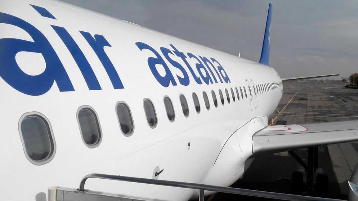 В Air Astana не смогли предоставить жилье пассажирам перенесенного авиарейса