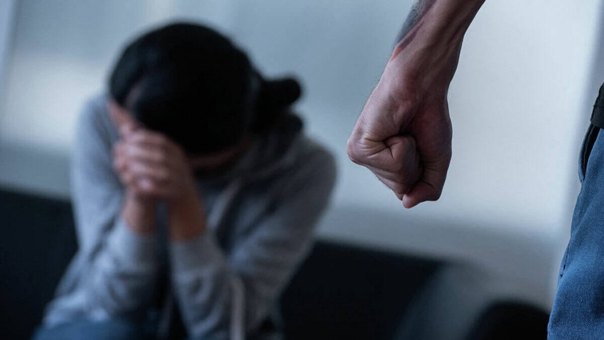 В Мангистау мужчина ударил жену в присутствии своих родителей