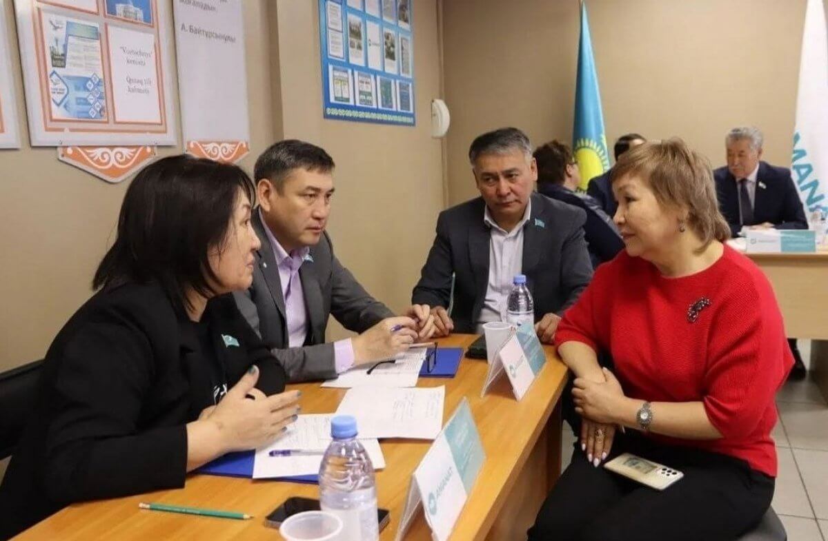 Восемь пунктов общественных приемных партии AMANAT открыли на предприятиях в Павлодаре