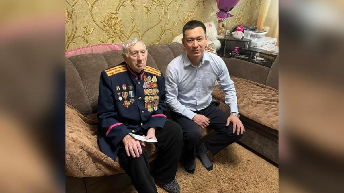 Как нуждающимся Уральска помогают партийцы AMANATа
