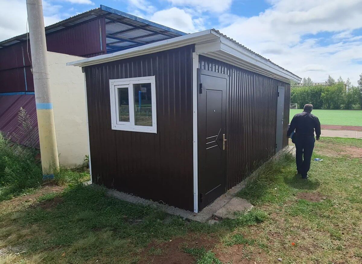 "Сарай за 2,6 млн тенге": новую раздевалку построили на стадионе Акколя