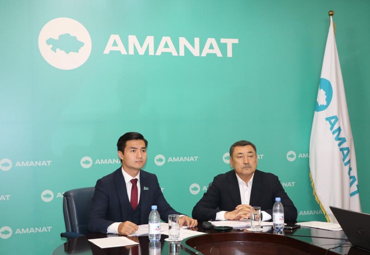 В Алматы провели заседание депутатской фракции городского филиала партии AMANAT
