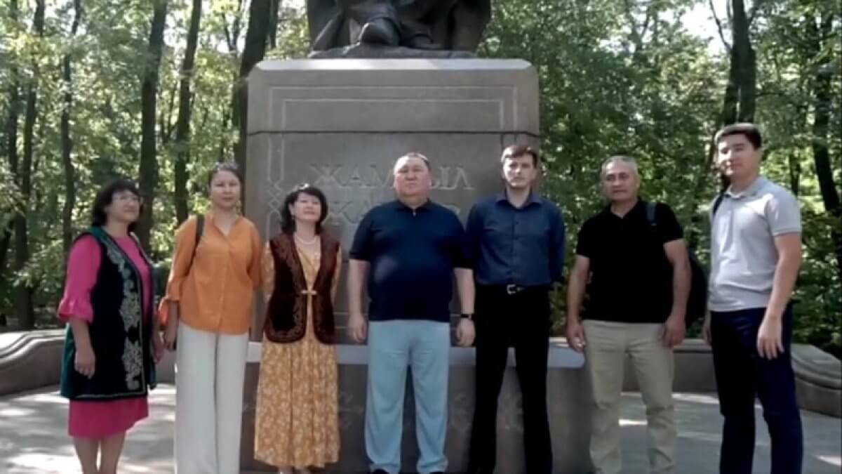 Казахи Украины обратились к казахстанцам