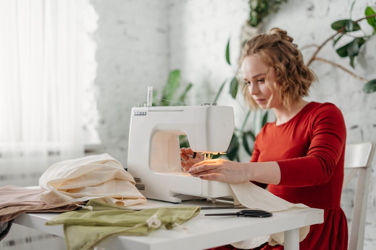 "Уродует и извращает" – учитель просит вернуть гендерное разделение на уроках труда в Казахстане