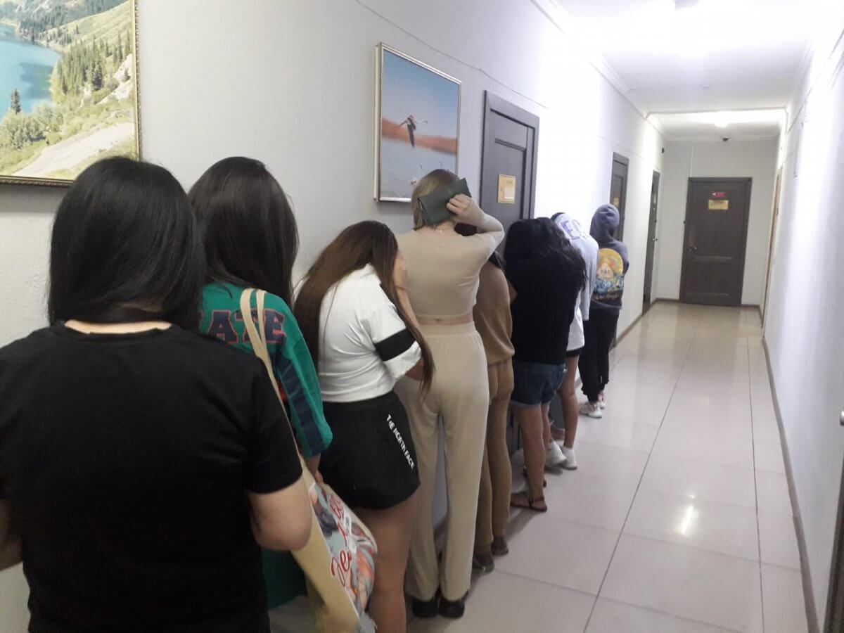 Предоставляла девушку за 60 тысяч: администратора сауны задержали в Нур-Султане