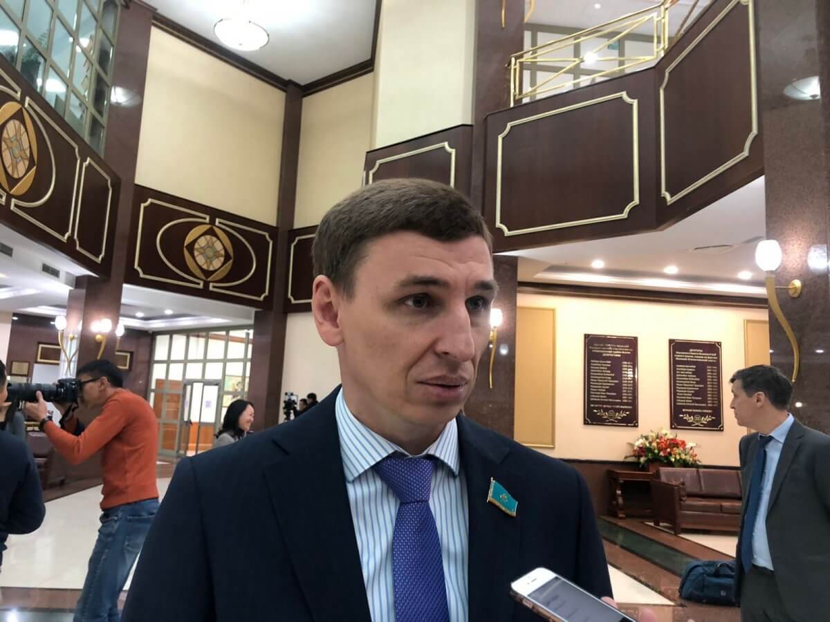 Давайте будем справедливыми – депутат о переименовании столицы