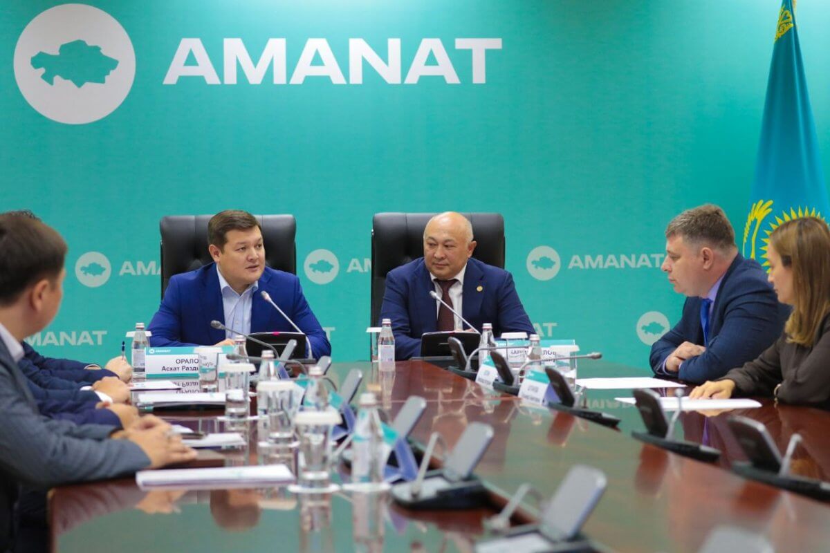 Партия AMANAT и Казахстанская федерация футбола будут совместно развивать массовый спорт