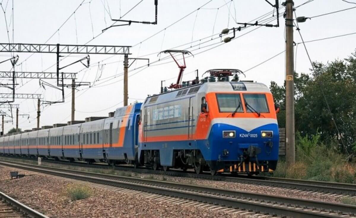 Поезд Астана – Петропавловск экстренно остановили из-за неисправностей