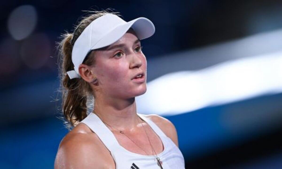 Елена Рыбакина снялась с турнира из-за травмы