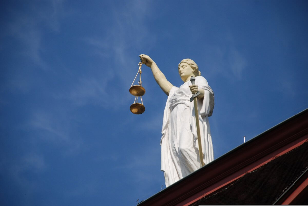 Экс-главу банка осудили за хищение в Шымкенте