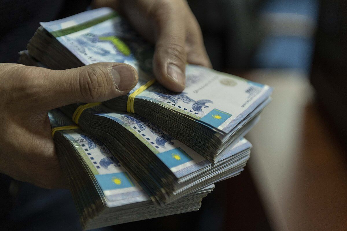 Директор Костанайского филиала "Казтемиртранс" получил срок за взятку