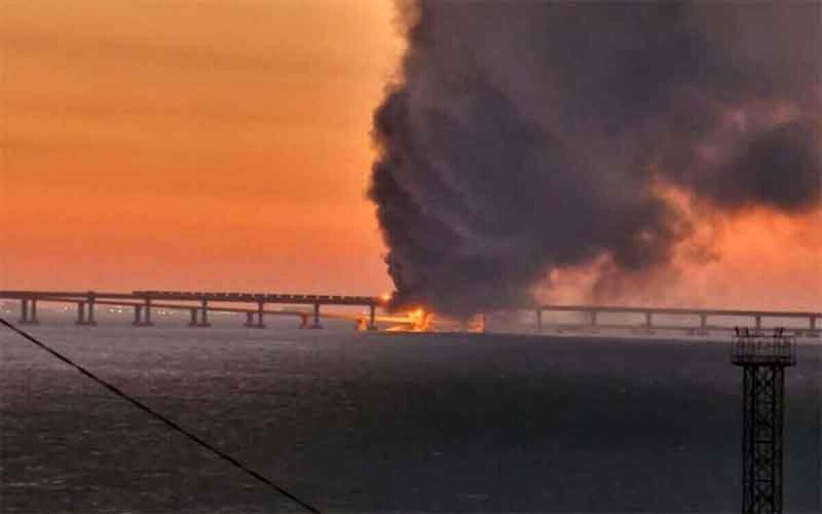 Три человека погибли во время взрыва на Крымском мосту