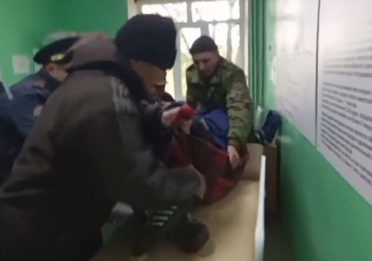 Мучался от боли, лежа в лесополосе почти сутки, парень из Актюбинской области (ВИДЕО)