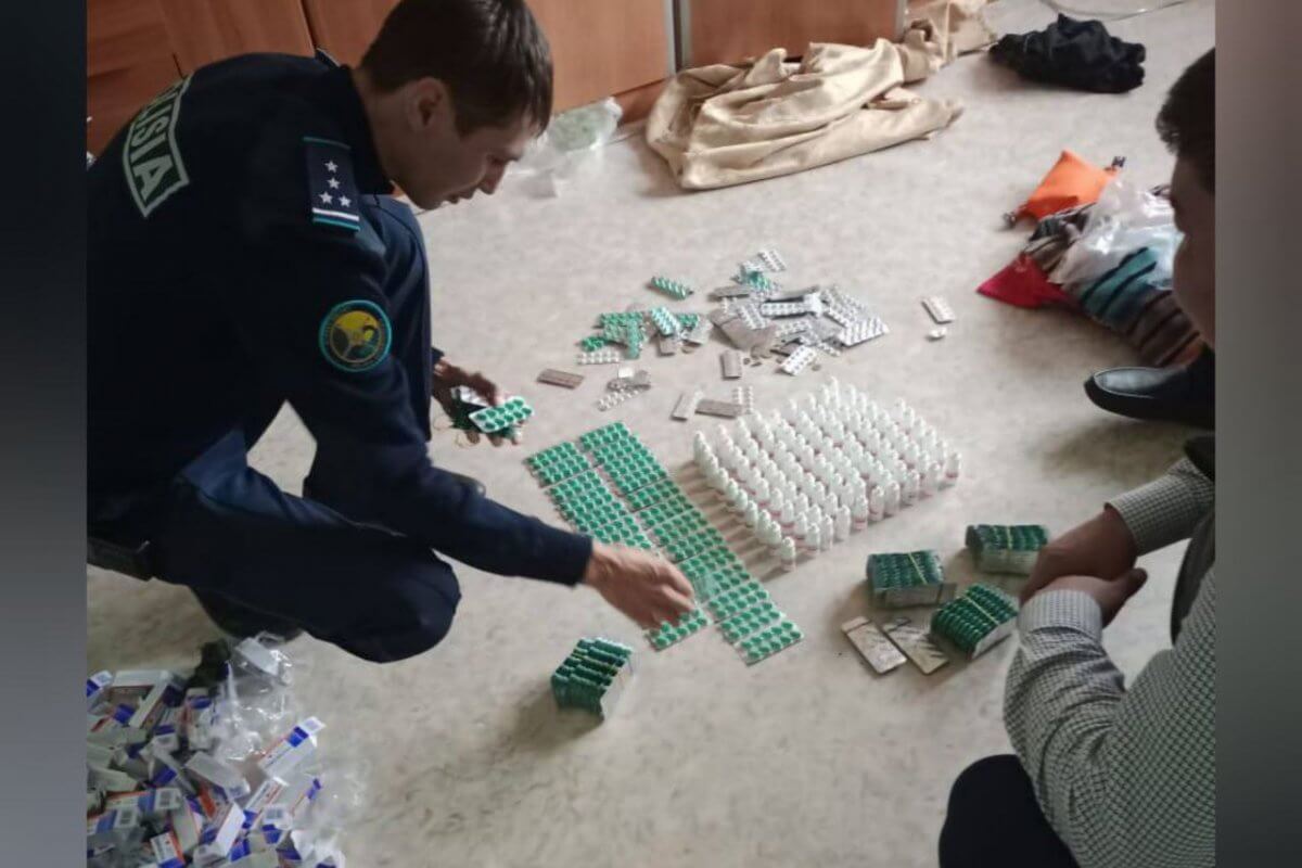 Сотни таблеток "Трамадола" и "Тропикамида" хранила семья в Атырау