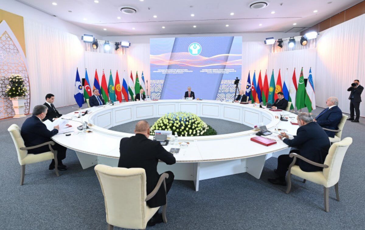 О чем Токаев сказал президентам стран СНГ в узком кругу на заседании?