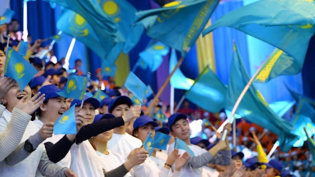 Линейки, диктанты и гимн страны: как отметят День Республики в школах Казахстана?