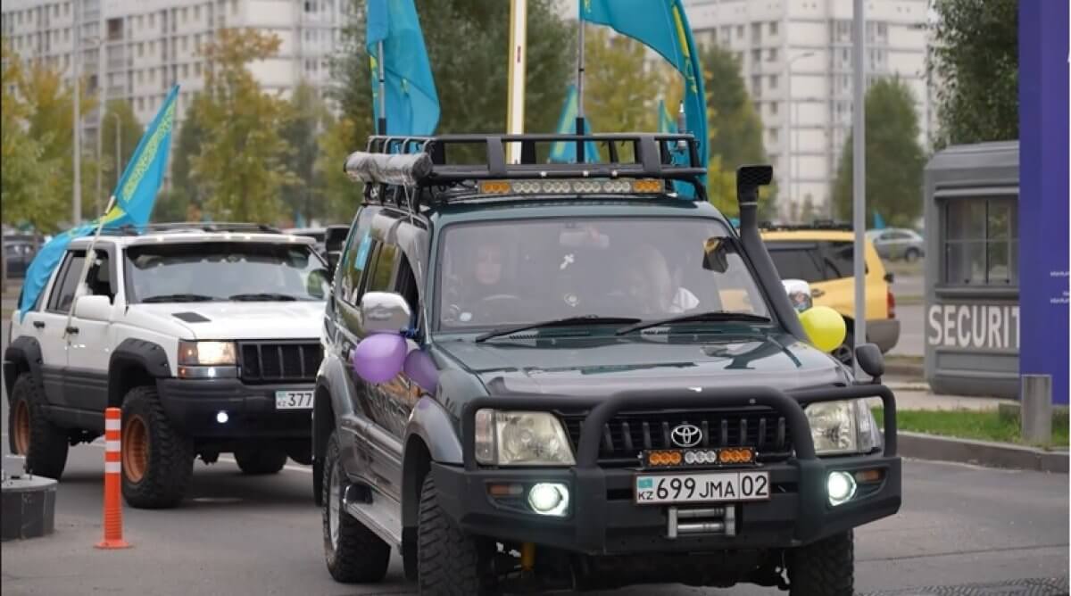 Посвященный Дню Республики автопробег прошел в Алматы