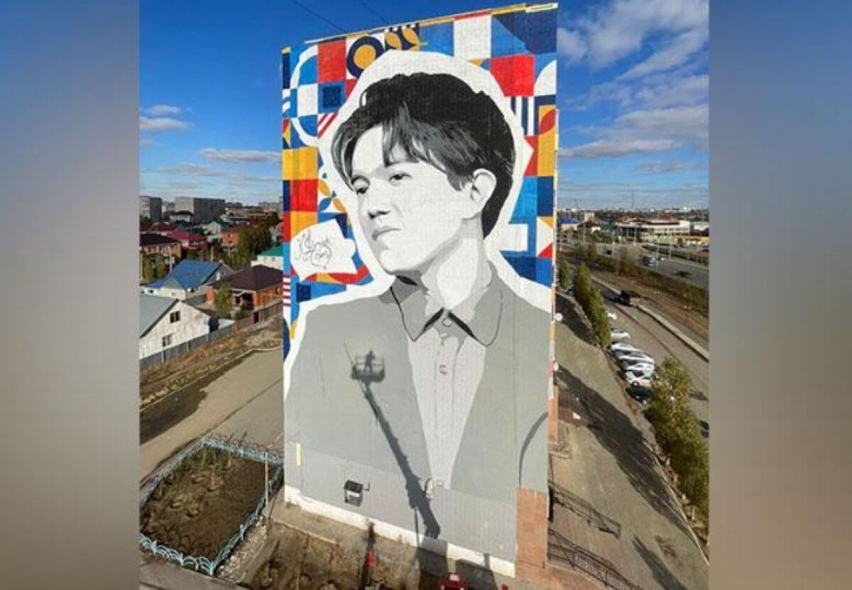 Гигантский портрет Димаша появился в Актобе