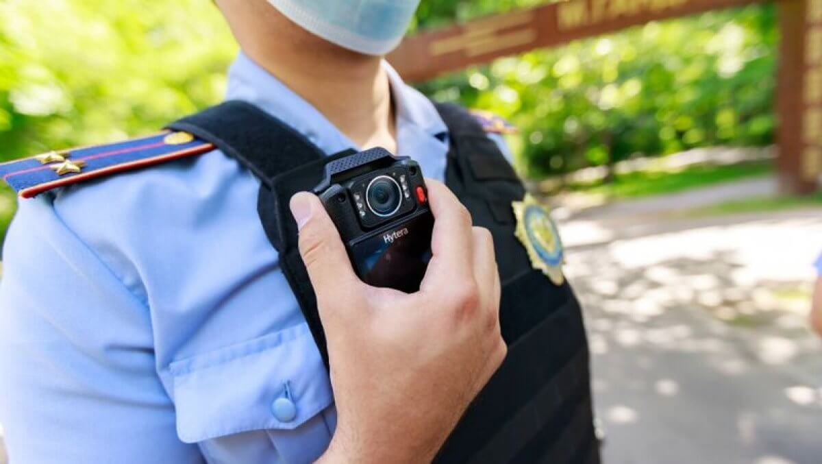 Не подавал признаков жизни: полицейские спасли от гибели жителя Сарани