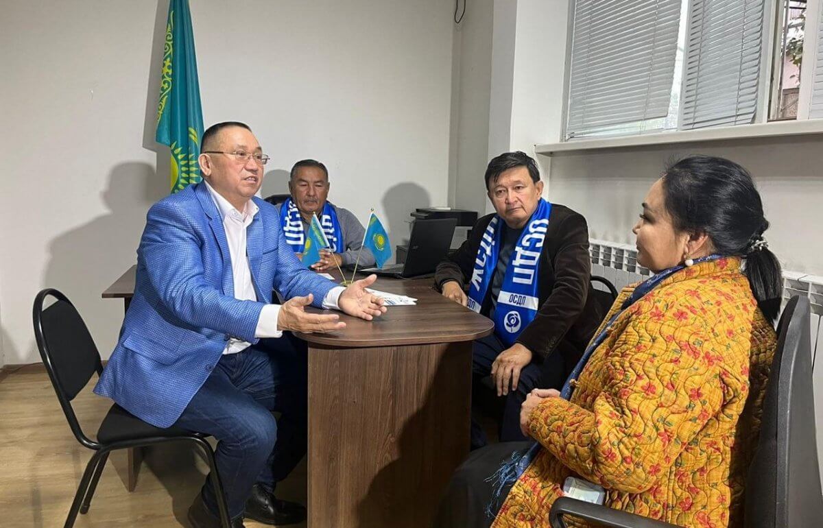 Нурлан Ауесбаев провел прием граждан в Шымкенте